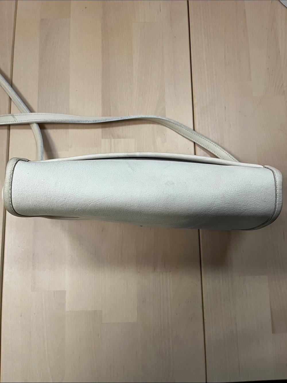 Vintage Cream Ivory Leather Coach Purse Bag with Brass Hardware No. 0952-325 - Picture 5 of 16